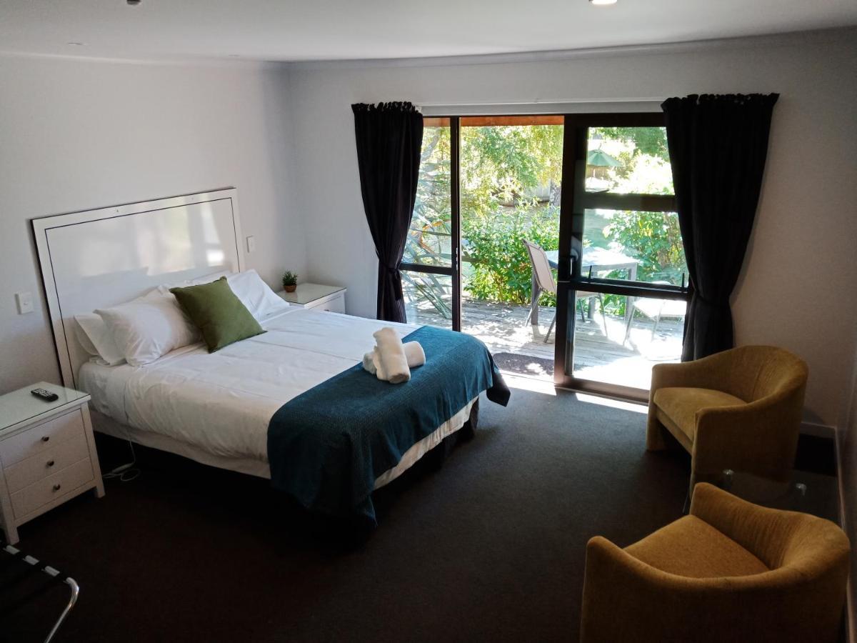 Motuoapa Bay Chalets Turangi Extérieur photo