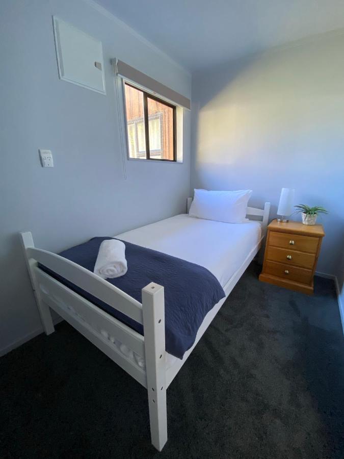 Motuoapa Bay Chalets Turangi Extérieur photo