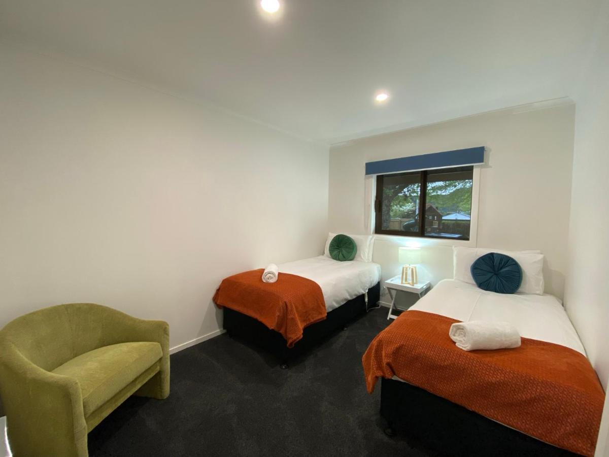 Motuoapa Bay Chalets Turangi Extérieur photo